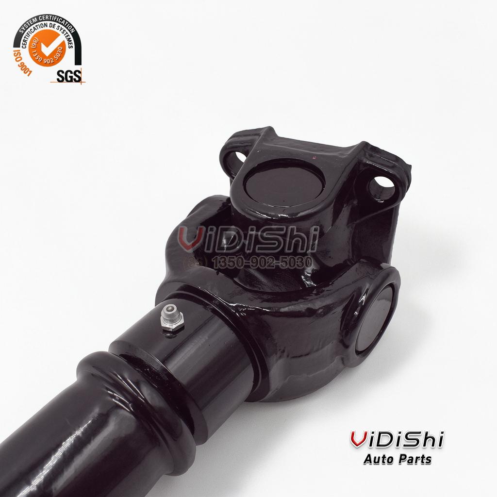 37140-0K030 Propeller Drive Shaft Replacement for Toyota Hilux KUN26 3 Universal joint yoke and cross bearing in close view with a hex grease fitting on the black tube