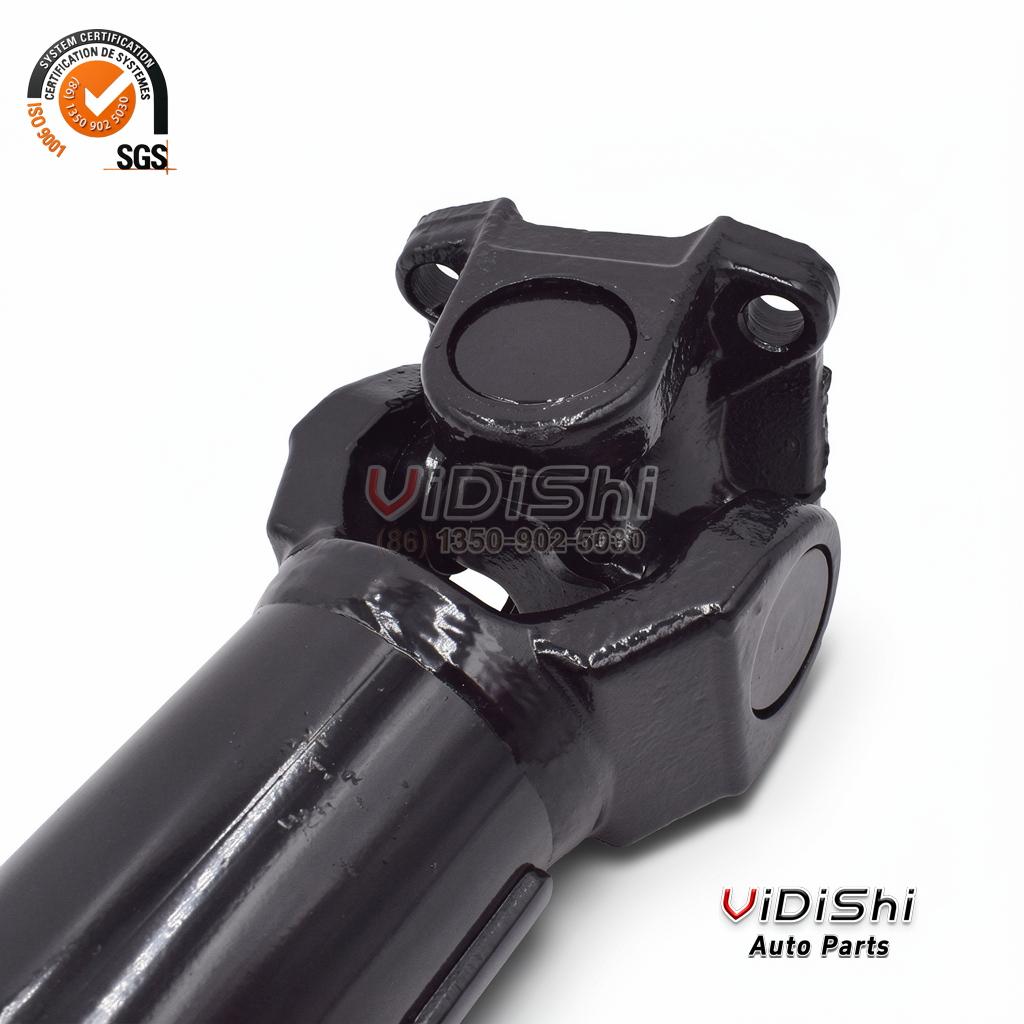 37140-0K030 Propeller Drive Shaft Replacement for Toyota Hilux KUN26 5 Macro close-up of the ring weld between propeller drive shaft tube and yoke flange, weld bead and black coating