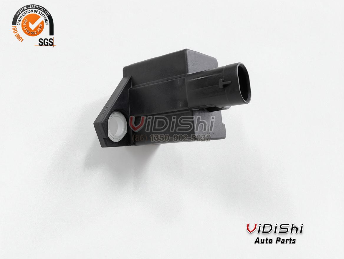 A2720780189 Fuel Pressure Regulator for Mercedes M272 CGI 0261540011 4 A2720780189 pressure regulator seen from the electrical socket side