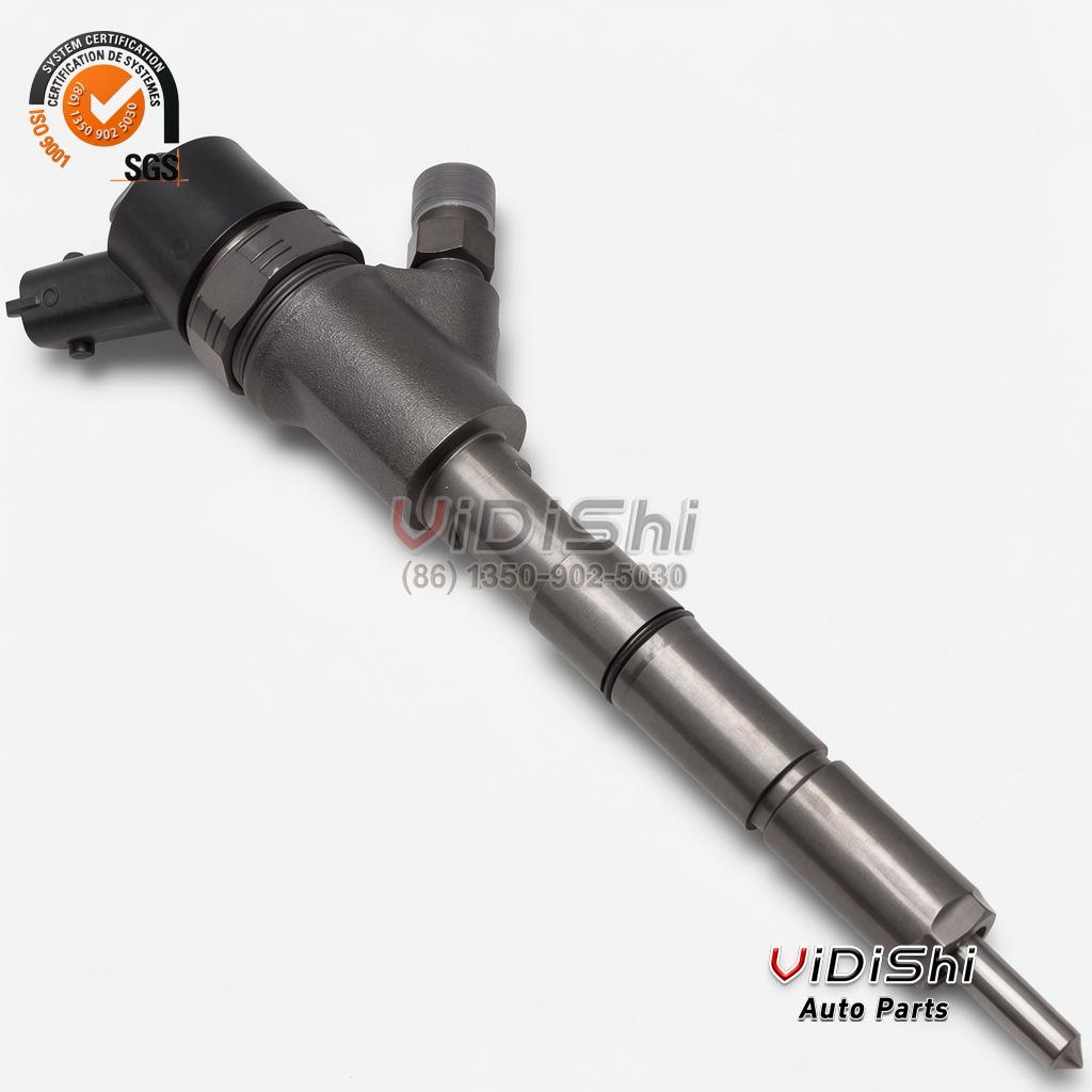 0445110247 Common Rail Injector for Fiat Ducato Iveco 3.0 Multijet 3 0445110247 injector resting at a 45 degree angle with the nozzle tip and connector in view
