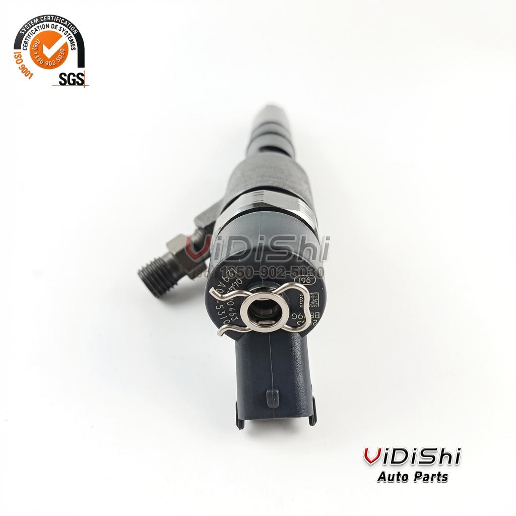 0445110463 Common Rail Injector for Yanmar TNV88 2 0445110463 injector body with the unit number and code visible