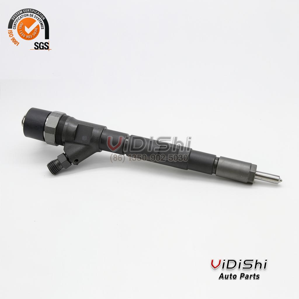 0445110464 Injector Replacement for Yanmar and John Deere Diesel 3 A 0445110464 injector laid horizontally on its side, showing the full body profile and the nozzle tip