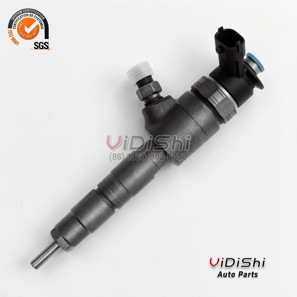 All Products 13 0445110489 injector lying flat seen from the side