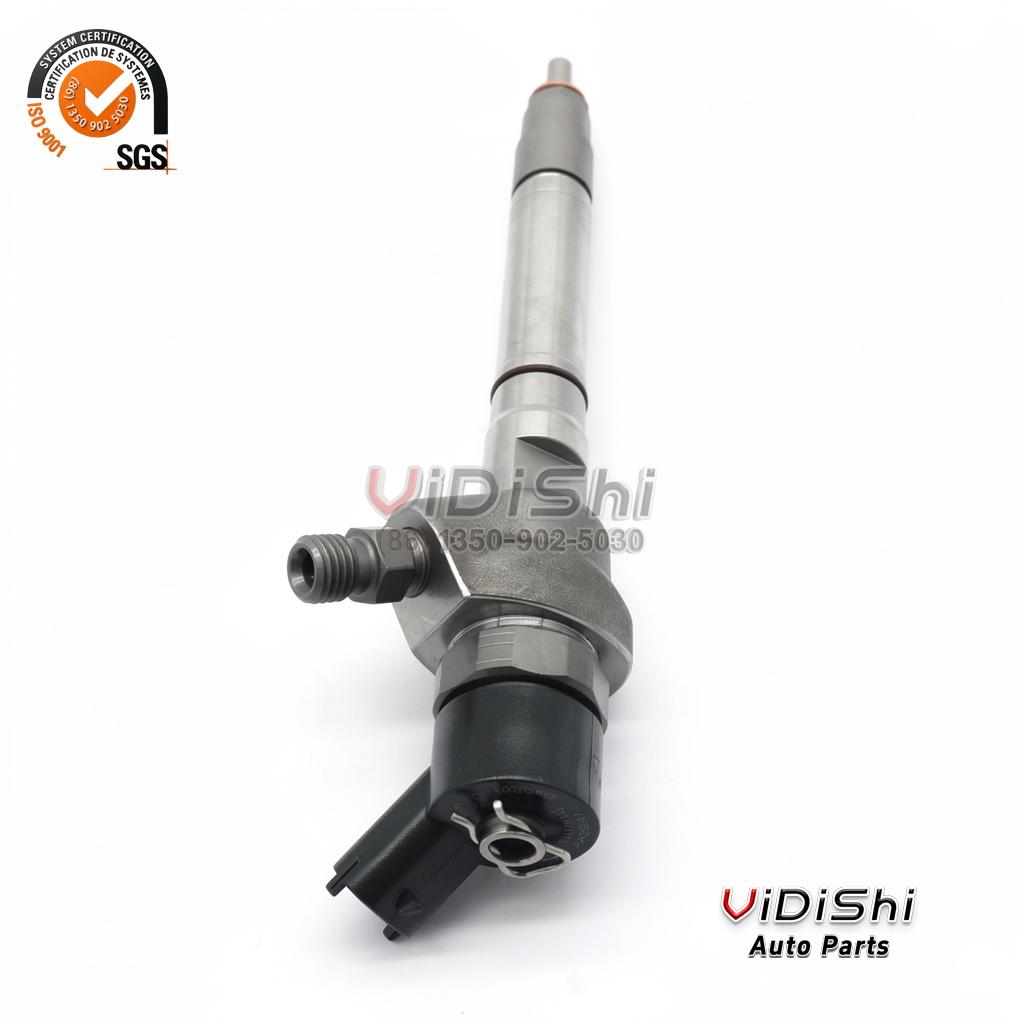 All Products 15 0445110489 injector standing upright, head at the top