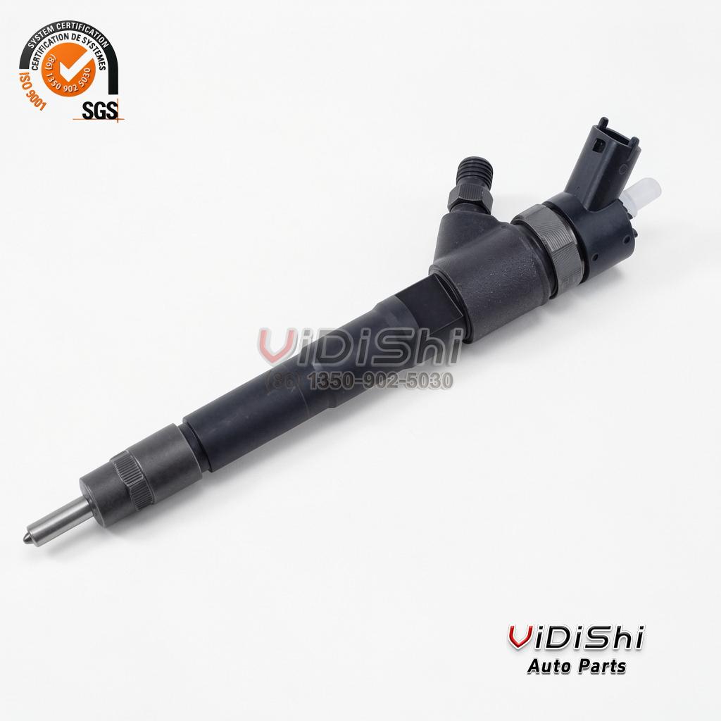 0445117077 Injector for Ford F150 3.0 Power Stroke Diesel 4 A 0445117077 injector angled to show the nozzle end, the inlet union and the electrical connector
