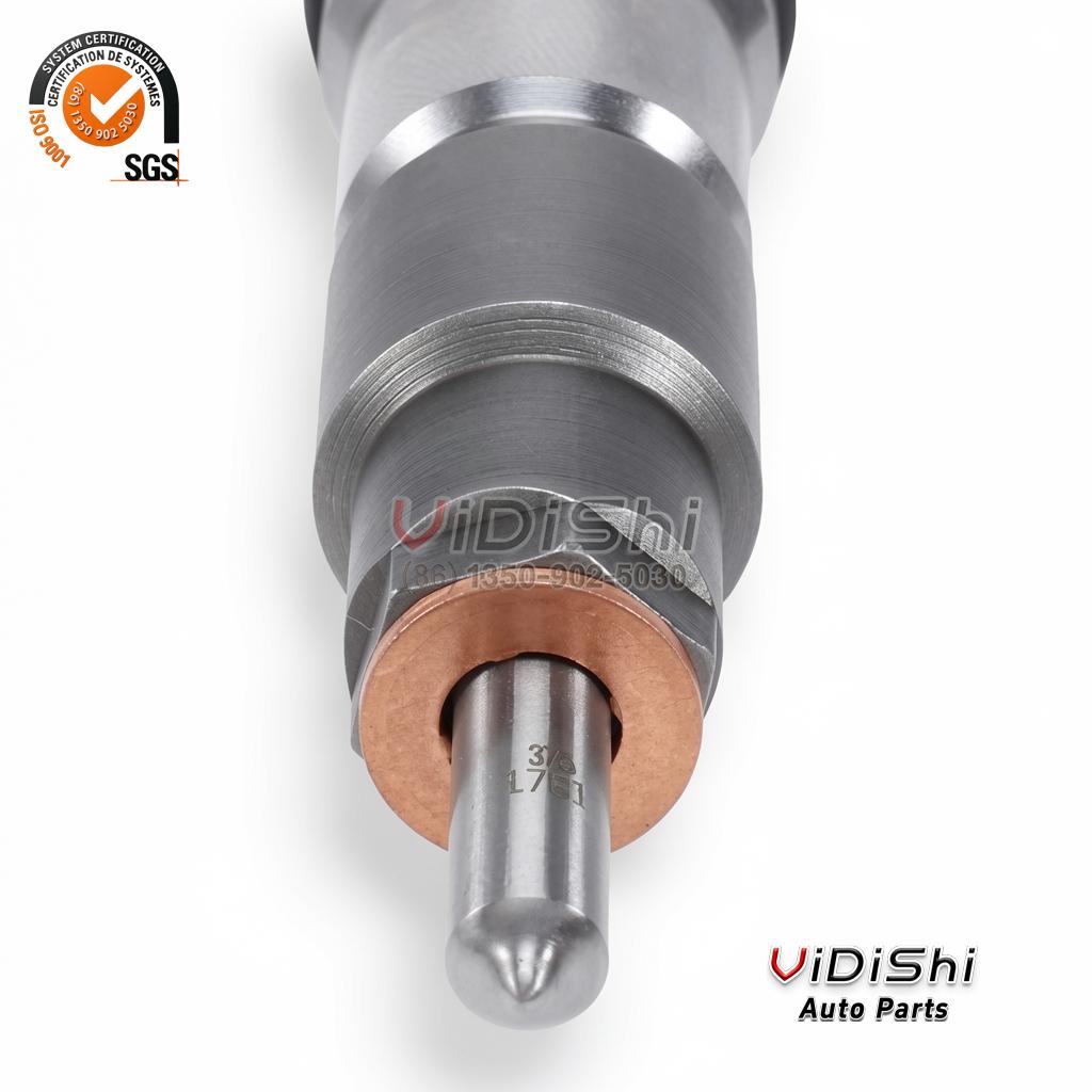 0445120150 Common Rail Injector CRIN2 for Weichai WP6 6 Close view of the 0445120150 injector nozzle tip with its copper sealing washer in place