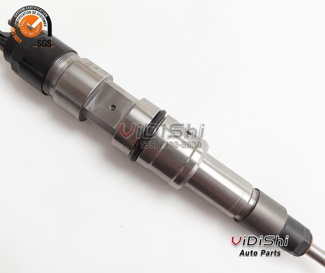 0445120265 common rail injector (Bosch 0 445 120 265 reference) — complete unit, three-quarter view