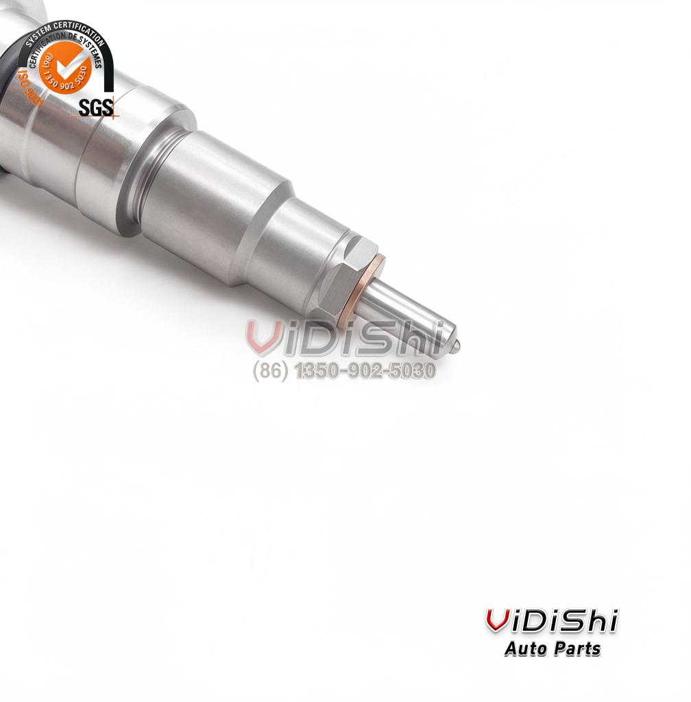 0445120363 Common Rail Injector CRIN2 for Deutz 6 Close view of the 0445120363 injector nozzle tip with its copper sealing washer