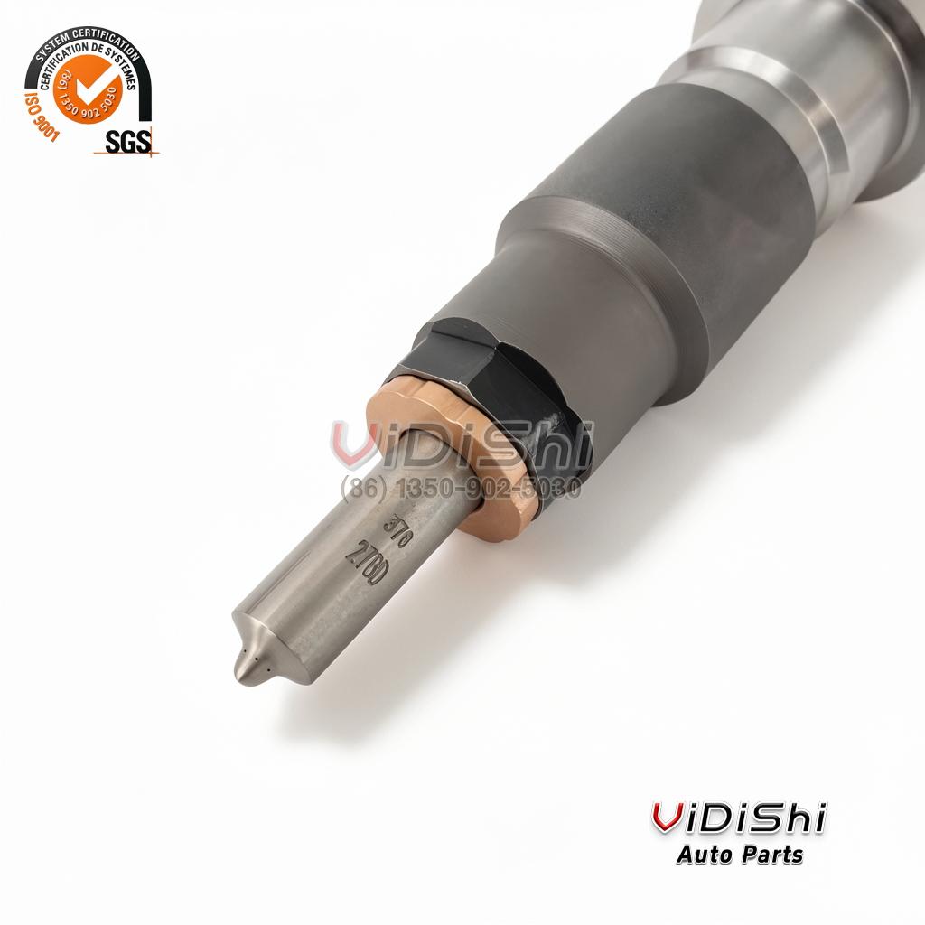0445120364 Common Rail Injector CRIN2 for Renault 6 Close view of the 0445120364 injector nozzle tip with its copper sealing washer