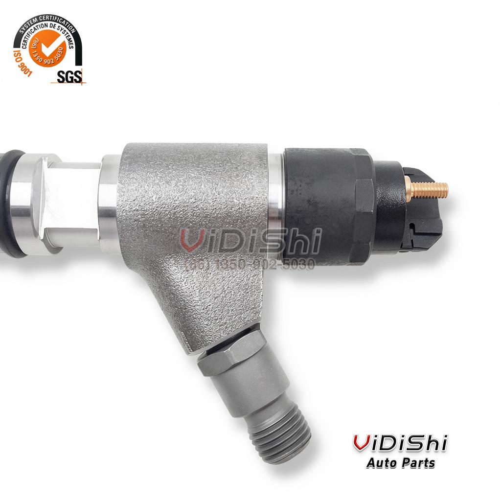 0445120371 CRIN2 Injector for Caterpillar C7.1 Replacement 4 0445120371 injector connector end and side high-pressure port, close up