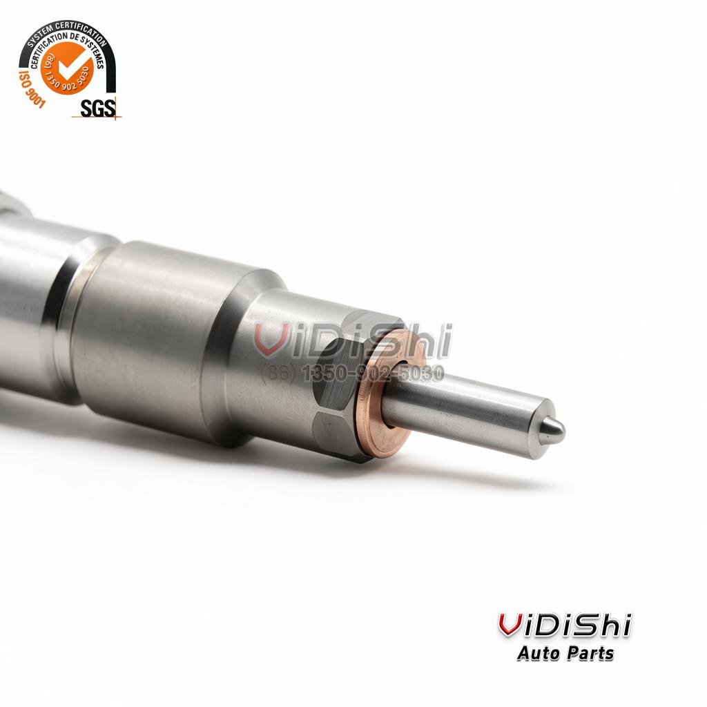 0445120377 CRIN Injector for Bosch, Cummins 5307809 5 0445120377 injector nozzle end with its copper sealing washer close up