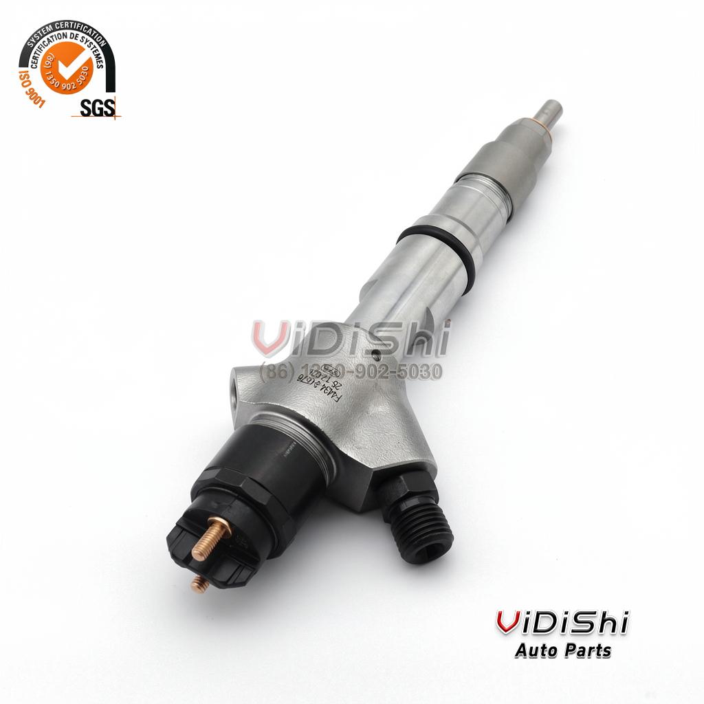 0445120379 Common Rail Injector CRIN2 for Yuchai 5 Side view of a 0445120379 injector showing the solenoid cap and the high-pressure inlet fitting