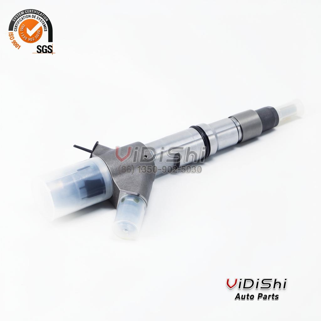 0445120379 Common Rail Injector CRIN2 for Yuchai 4 Upright profile of a 0445120379 injector with the nozzle end at the top and the cap at the bottom