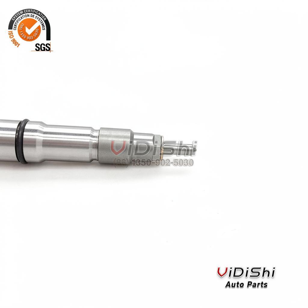 0445120380 CRIN2 Injector for Yuchai J2000 Replacement 4 0445120380 injector nozzle end close up with pintle and seal ring