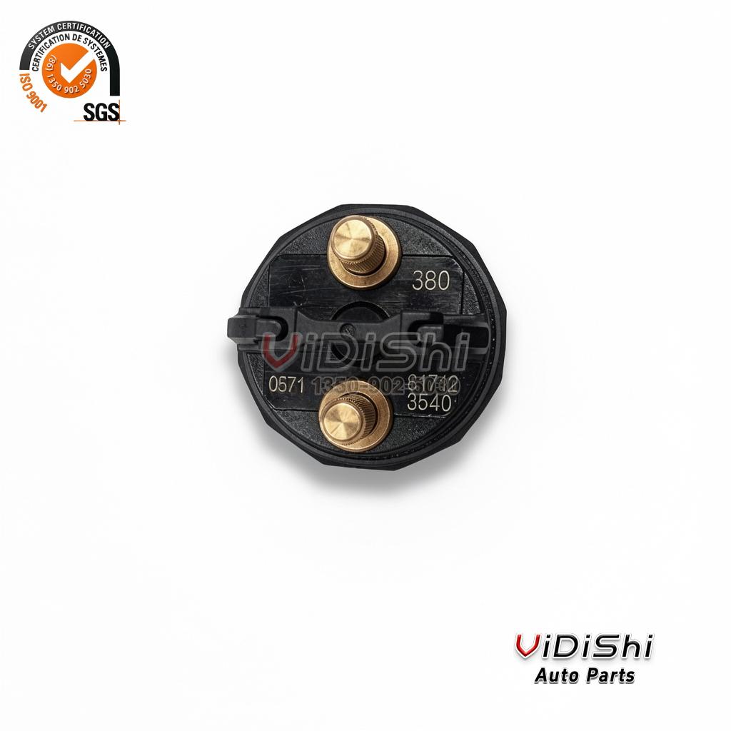 0445120380 CRIN2 Injector for Yuchai J2000 Replacement 5 0445120380 injector connector end straight on, two threaded brass terminals