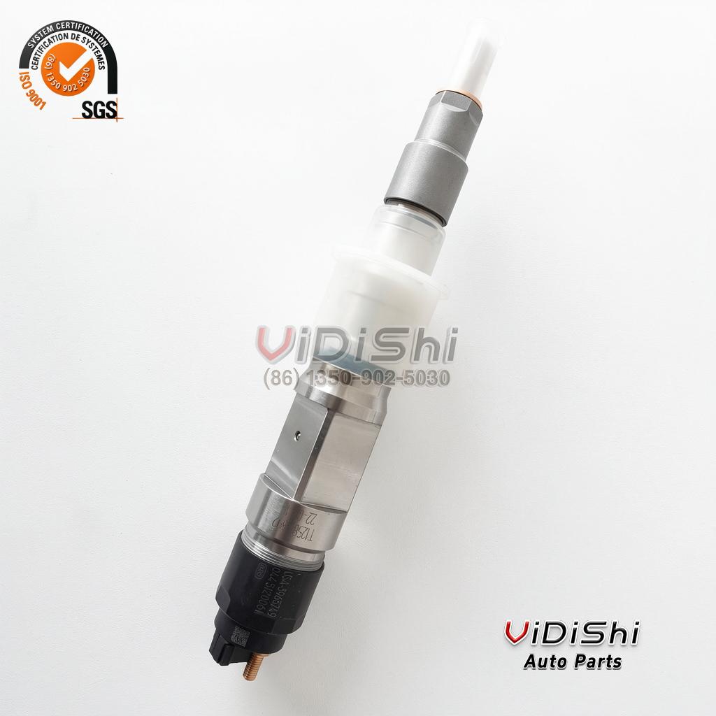 0445120392 CRIN2 Injector for Wärtsilä PAAF072206 2 0445120392 injector photographed diagonally with the white nozzle guard fitted