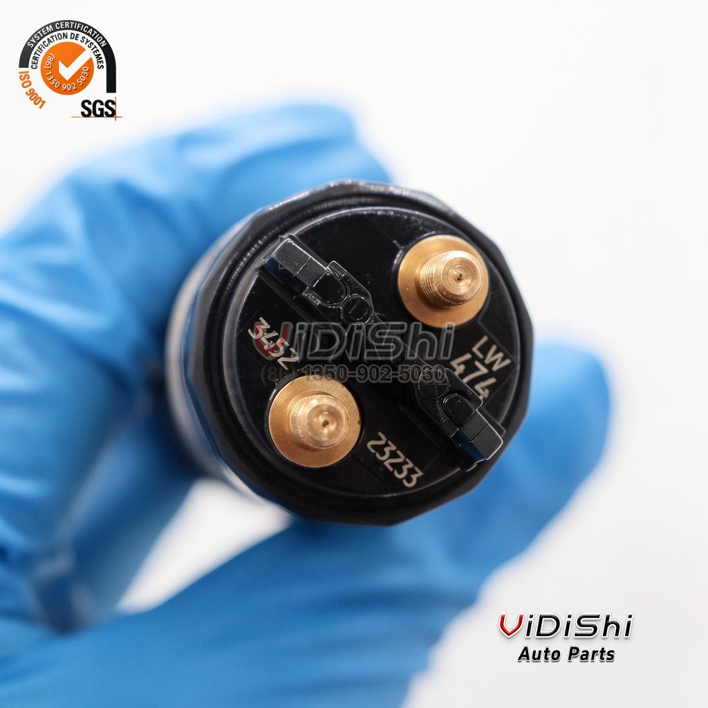 0445120474 common rail injector (Bosch 0 445 120 474 reference) — solenoid cap and brass terminals, close view