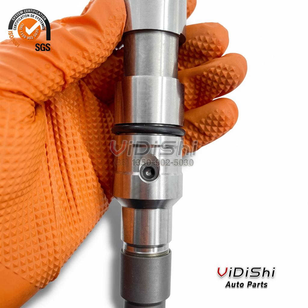 0445120538 Common Rail Injector for Mercedes Actros 6 0445120538 injector held in a gloved hand, side inlet port and O-ring groove visible