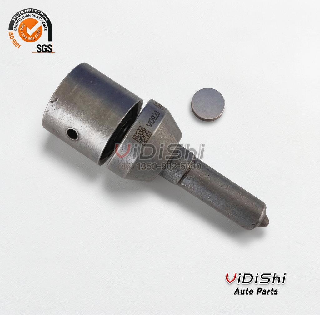 VDS-3126-INJ-NOZZLE Nozzle body seen three-quarter with a flat shim washer beside it